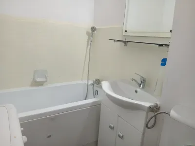 inchiriere garsoniera Sector 6 București baie complet utilată